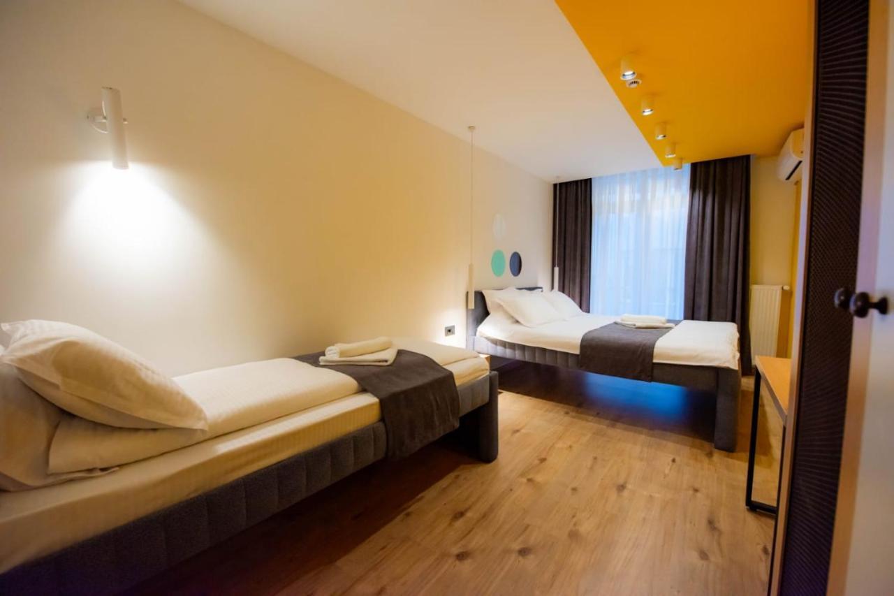 Hotel 4 Llulla プリシュティナ エクステリア 写真